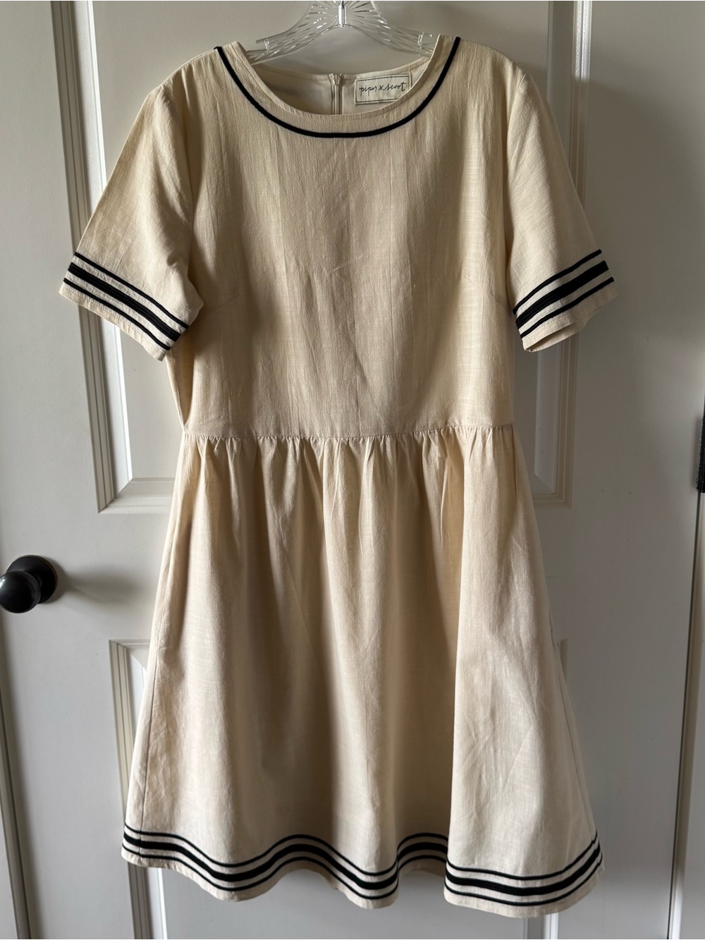 Unknown Brand Cream Short-Sleeve A-Line Dress with Black Trim - Picture 2 of 13